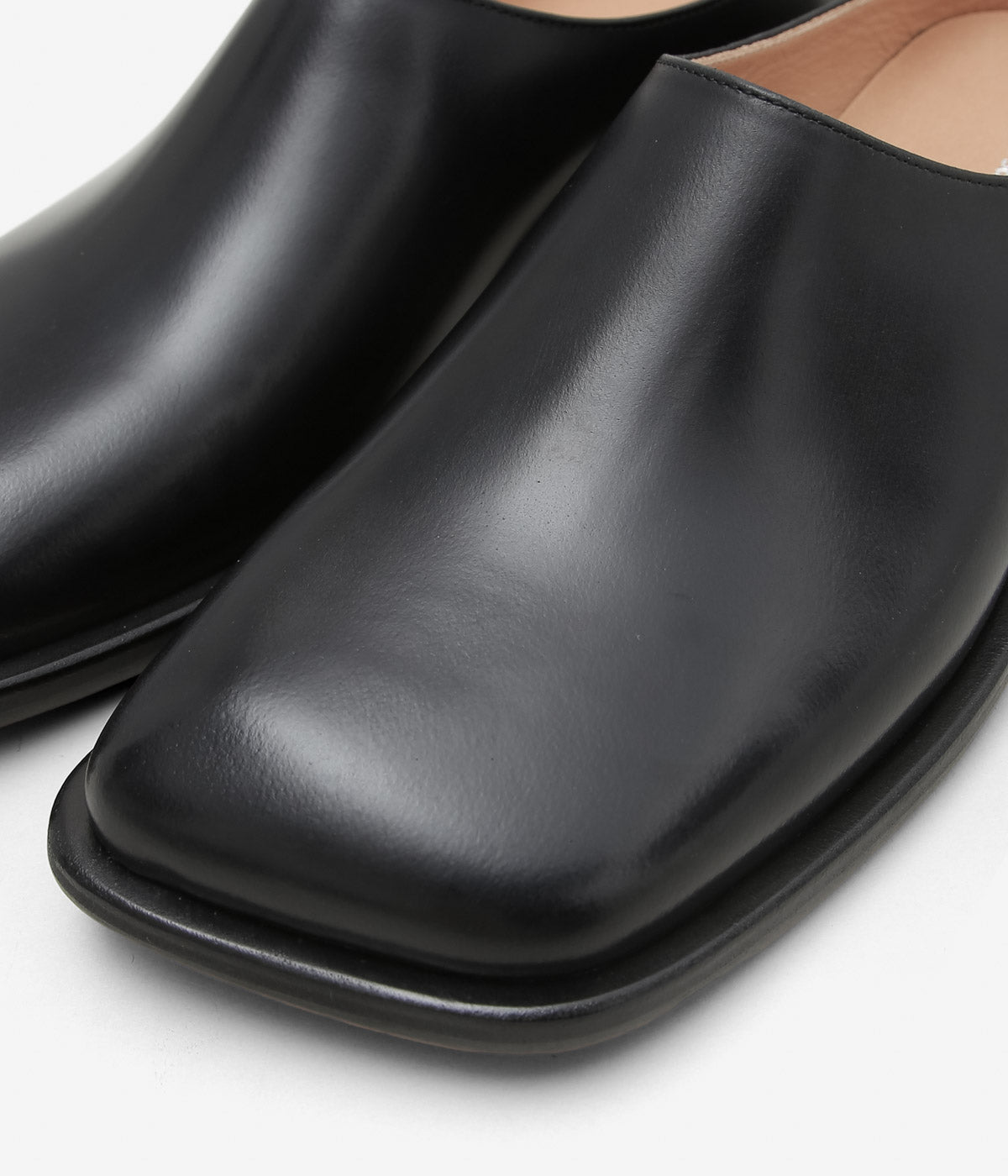 hender scheme ミュール comoli niceness HEUGN Post Production Pumps 
