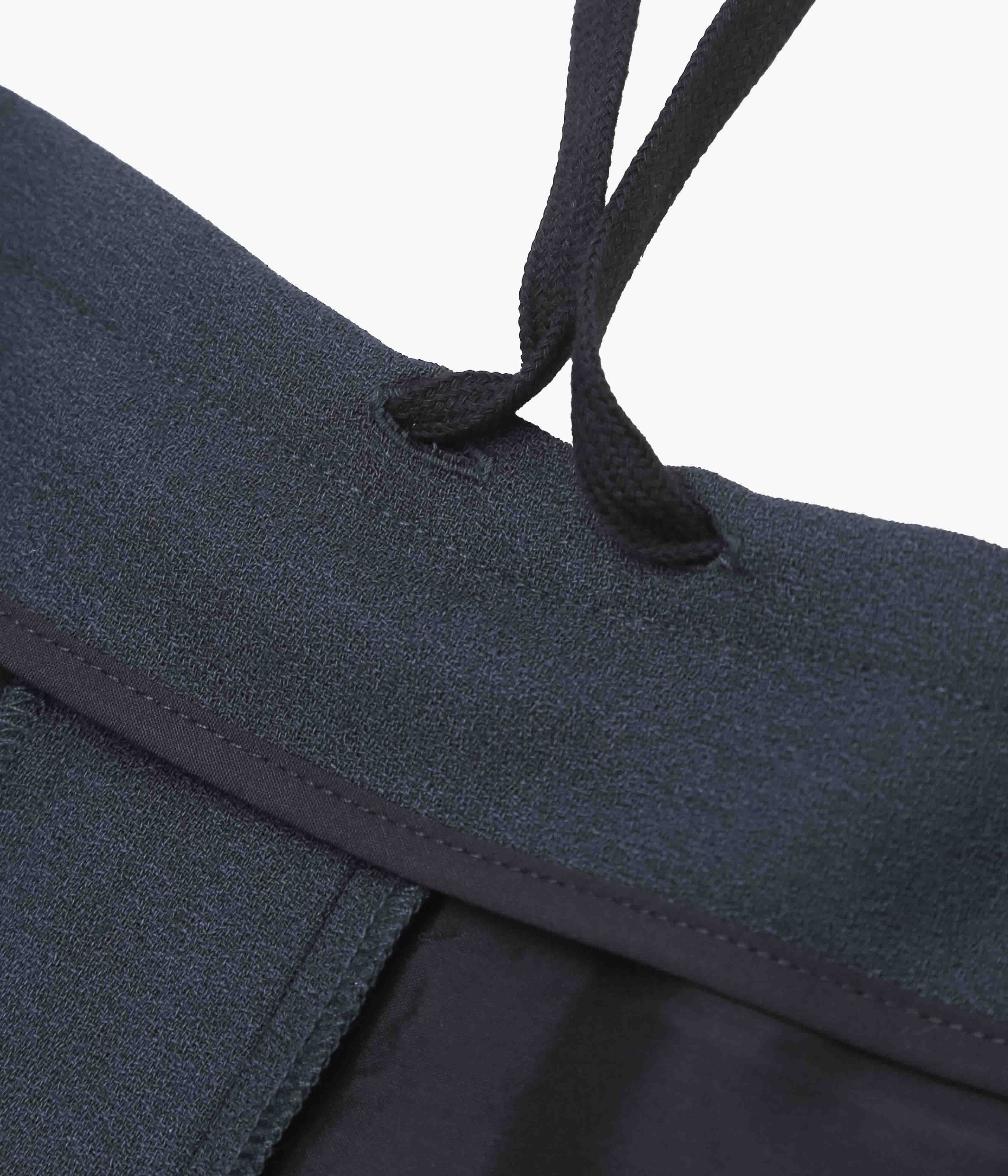 LEA BOBERG ''D.D.P. TROUSERS｜BRITISH WOOL CREPE'' (NAVY) – THE