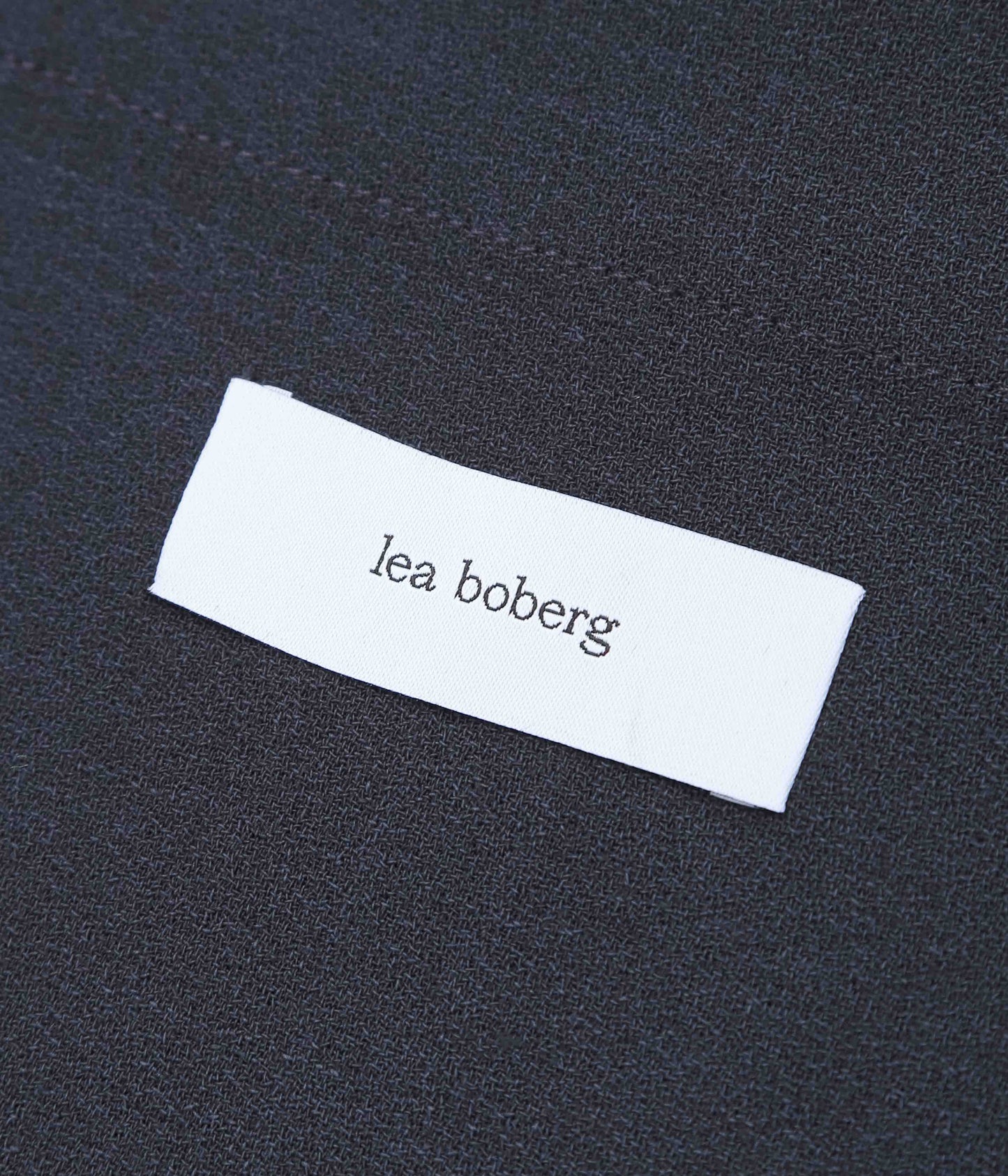 LEA BOBERG ''D.W.VEST｜BRITISH WOOL CREPE'' (NAVY)