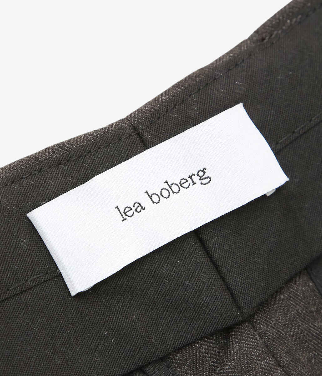 LEA BOBERG ''DP TROUSERS｜JAPANESE HERRINGBONE WOOL'' (BROWN)