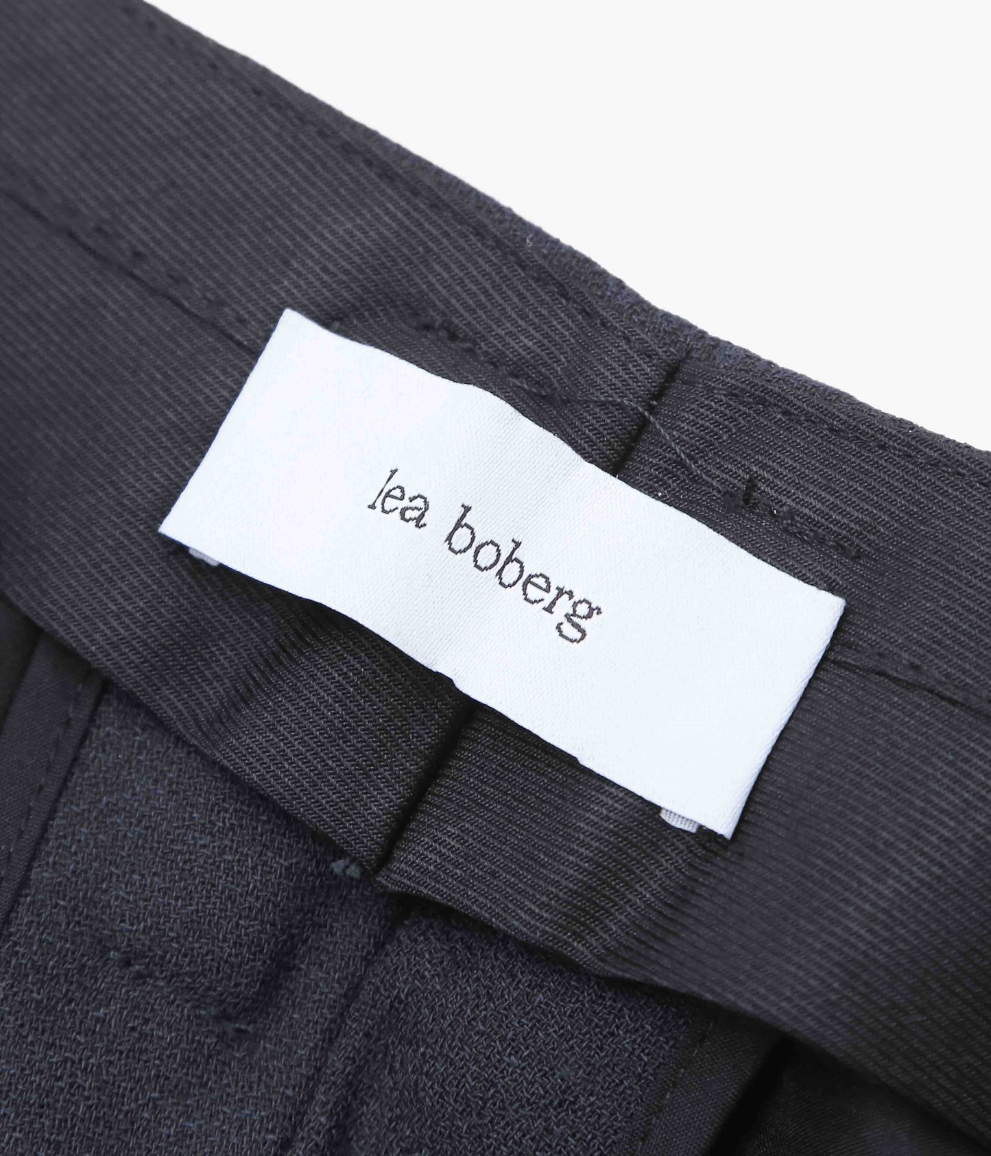 LEA BOBERG ''FLAP POCKET SHORTS｜BRITISH WOOL CREPE'' (NAVY)