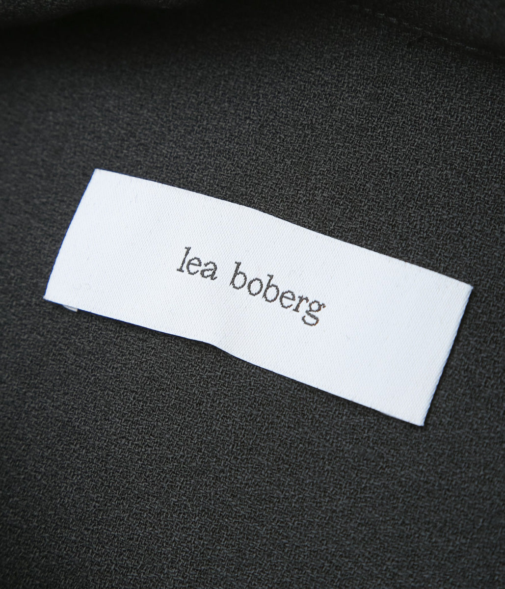 LEA BOBERG ''SC 셔츠｜브리티시 울 크레이프'' (블랙)