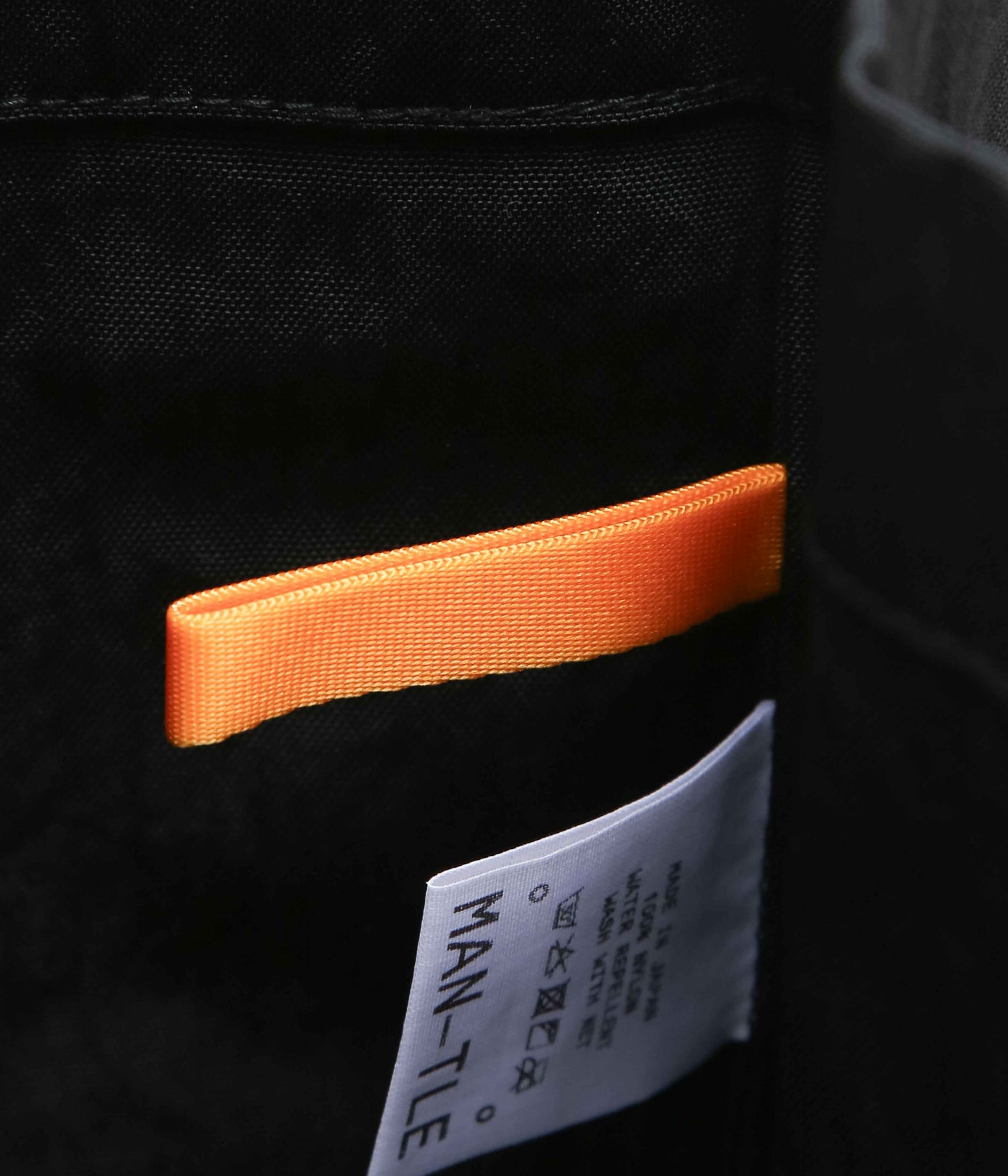 MAN-TLE ''MULTI HANDLE TOTE'' (BLACK)