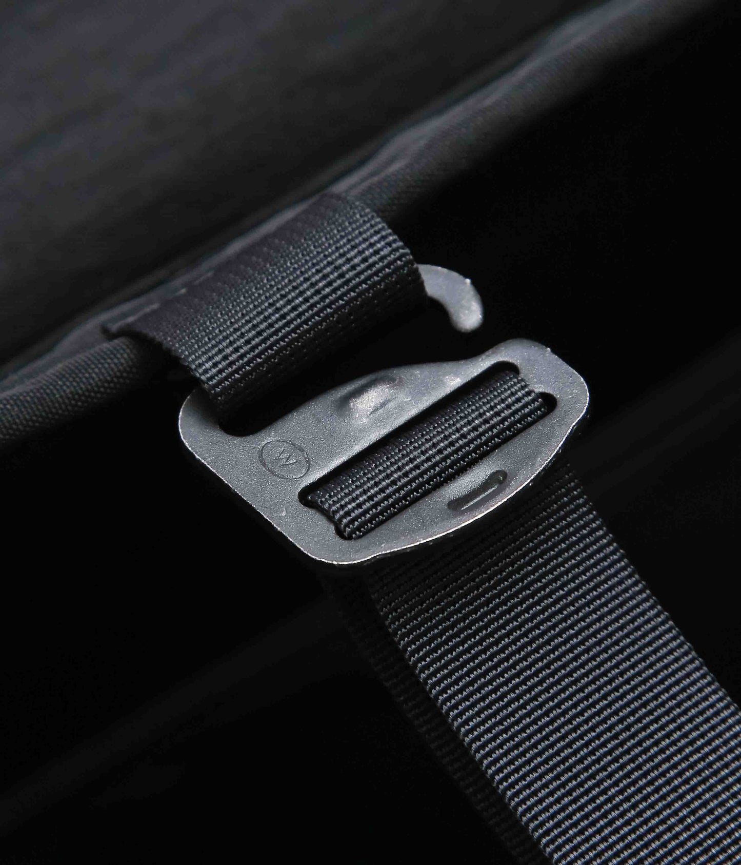 MAN-TLE ''SNAP MESSENGER'' (BLACK)