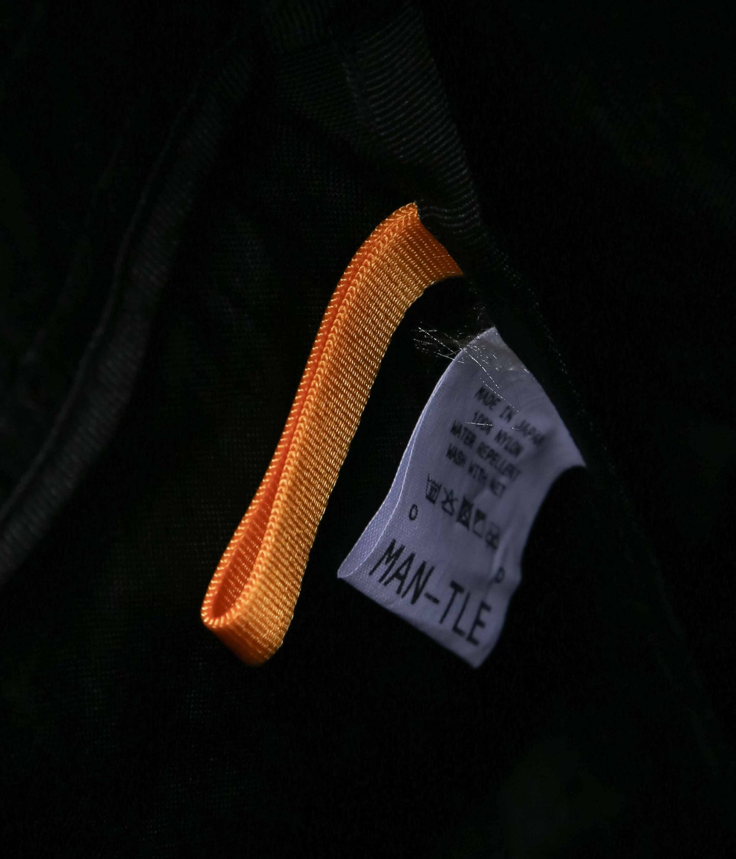 MAN-TLE ''ZIP TOTE'' (BLACK)