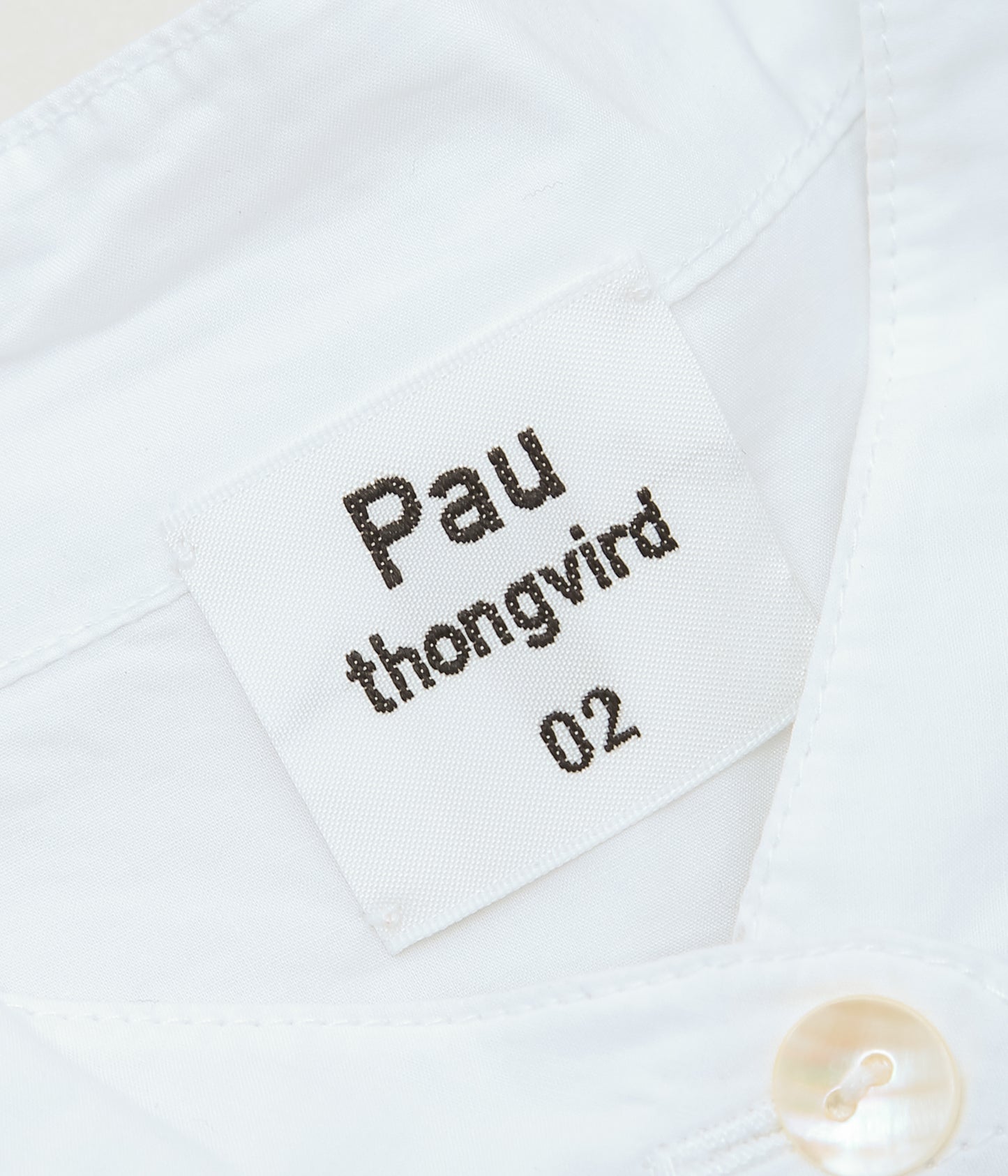 PAU THONGVIRD ''ギャザー胸当てシャツ'' (LT BLUE/WHITE)