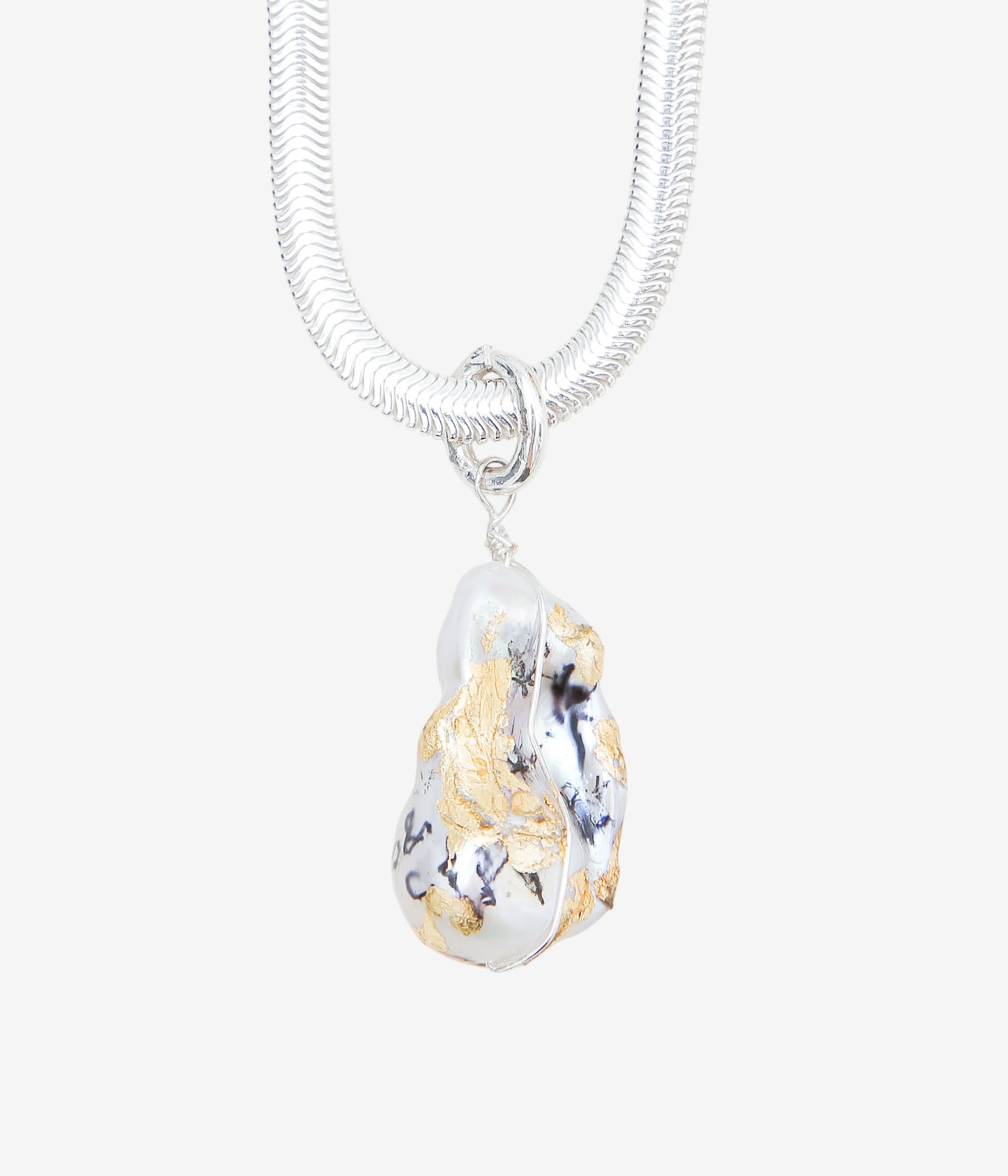 ORNAMENT&CRIME ''BAROQUE PEARL SNAKE CHAIN NECKLACE/1'' (SILVER/BRASS)