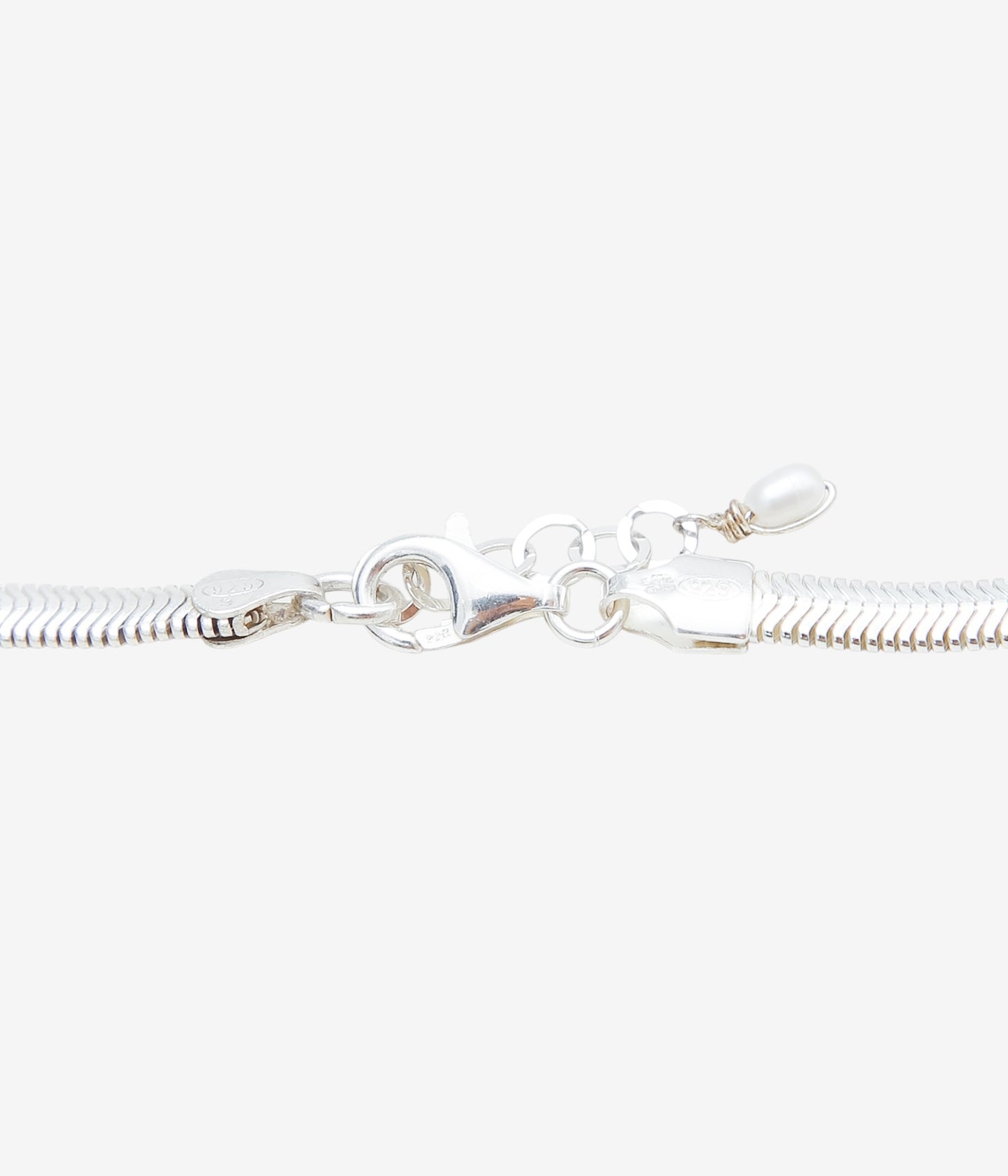 ORNAMENT&CRIME ''BAROQUE PEARL SNAKE CHAIN NECKLACE/1'' (SILVER/BRASS)