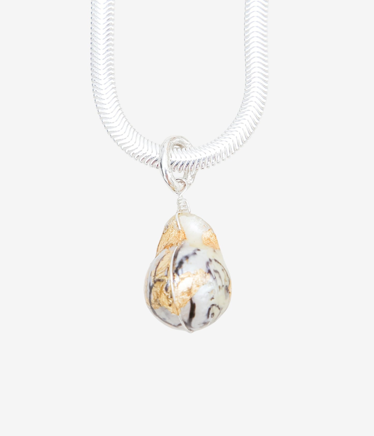 ORNAMENT&CRIME ''BAROQUE PEARL SNAKE CHAIN NECKLACE/2'' (SILVER/BRASS)