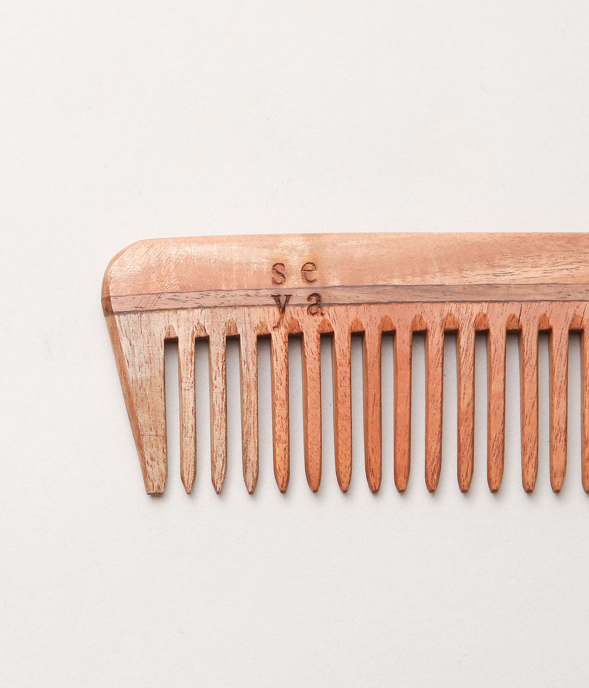 SEYA. ``AYURVEDIC COMB'' (NATURAL)