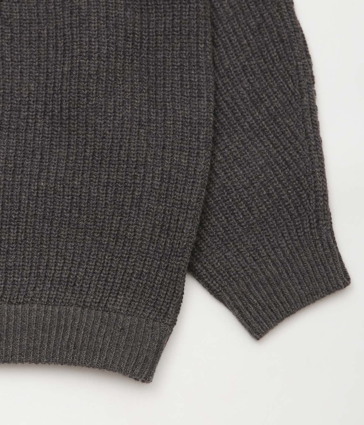 SILLAGE ''SUPER FINE WOOL RIBBED CREW'' (ANTHRACITE)