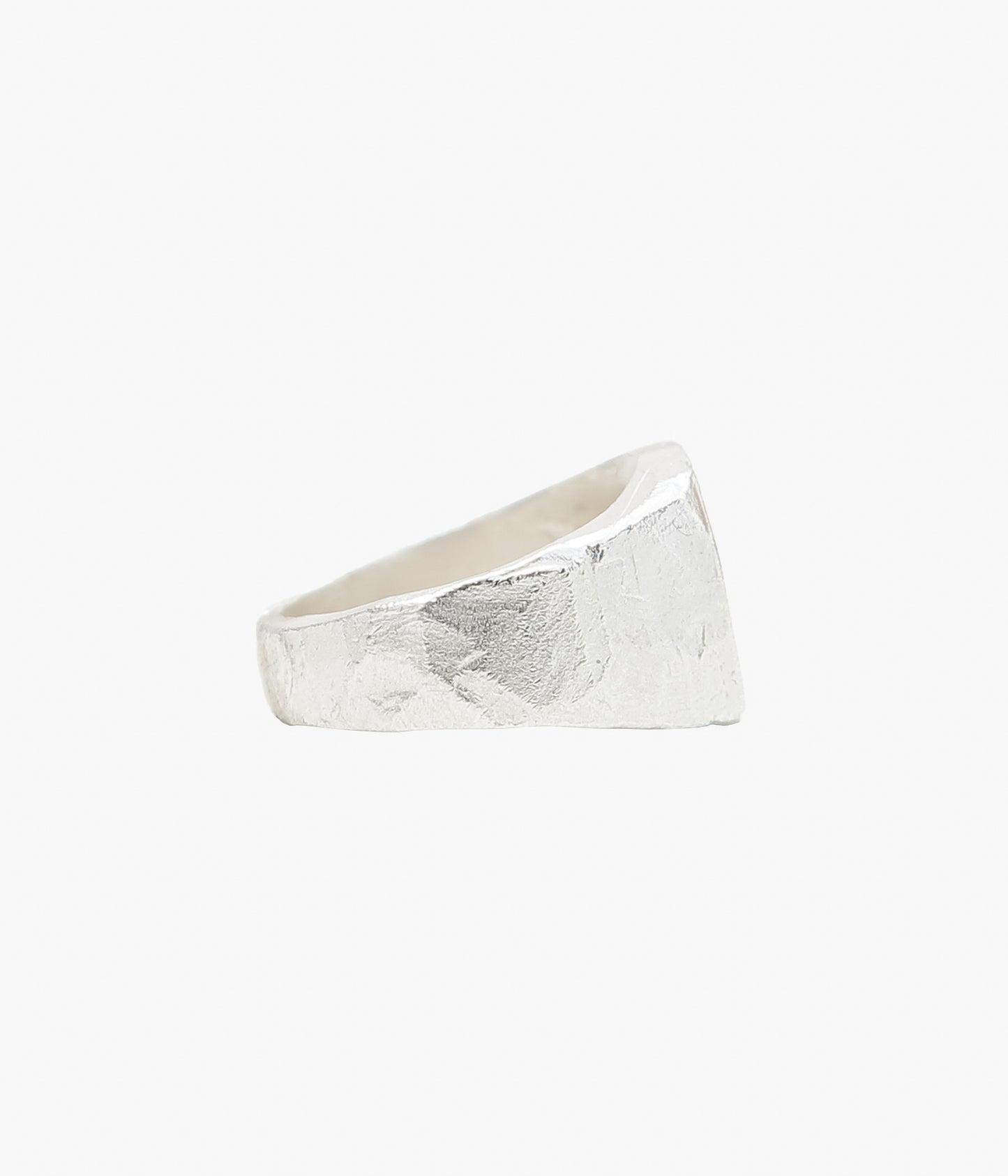 THE OUZE ''UNA SQUARE SIGNET'' (RAW SAPPHIRES)
