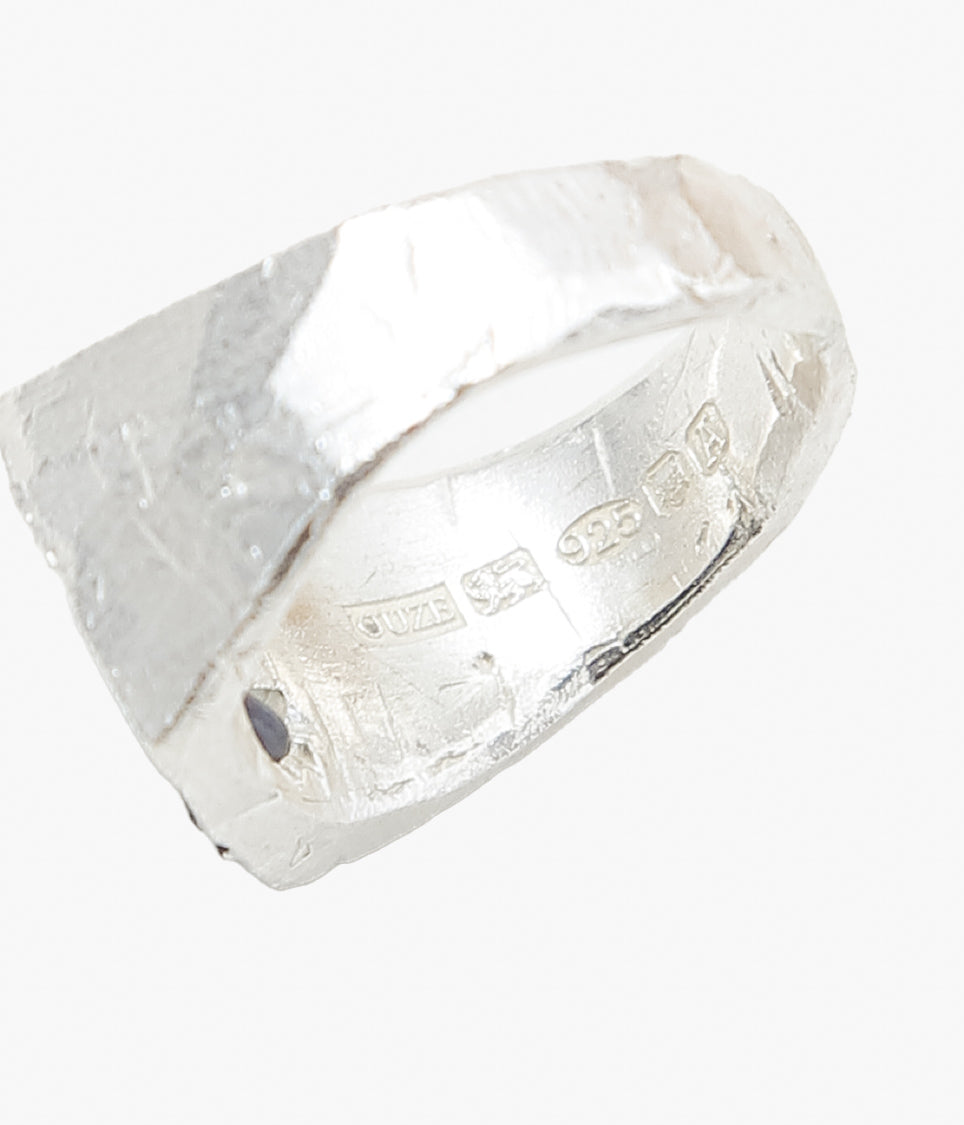 THE OUZE ''UNA SQUARE SIGNET'' (RAW SAPPHIRES)