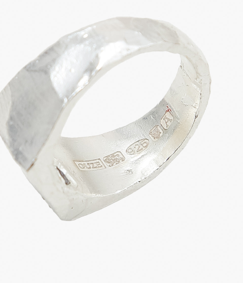THE OUZE ''UNA SQUARE SIGNET'' (RAW SAPPHIRES)