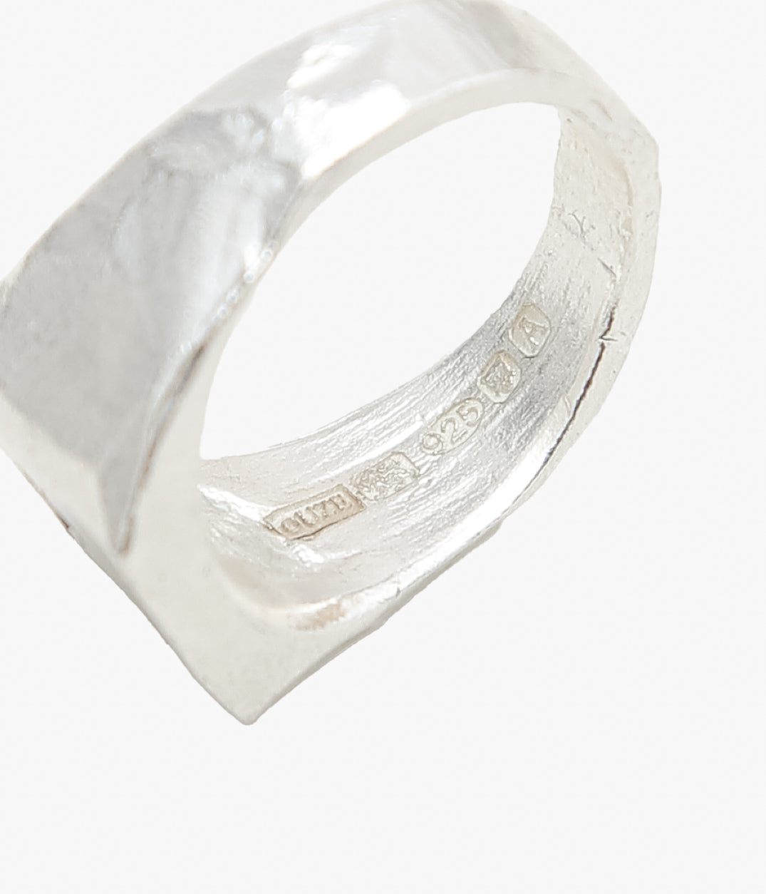 THE OUZE ''UNA SQUARE SIGNET'' (RAW SAPPHIRES)