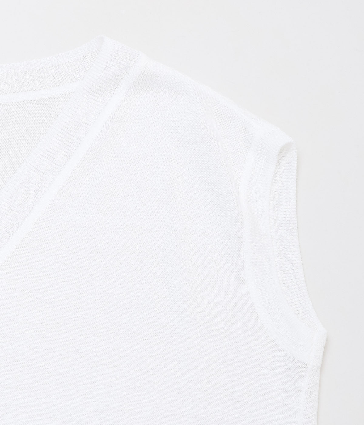 TU ES MON TRESOR ''V-NECK LINEN KNIT VEST'' (WHITE)