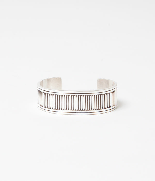 HOWARD NELSON "20MM FILIP FEATHER BANGLE" (STARLING SILVER)