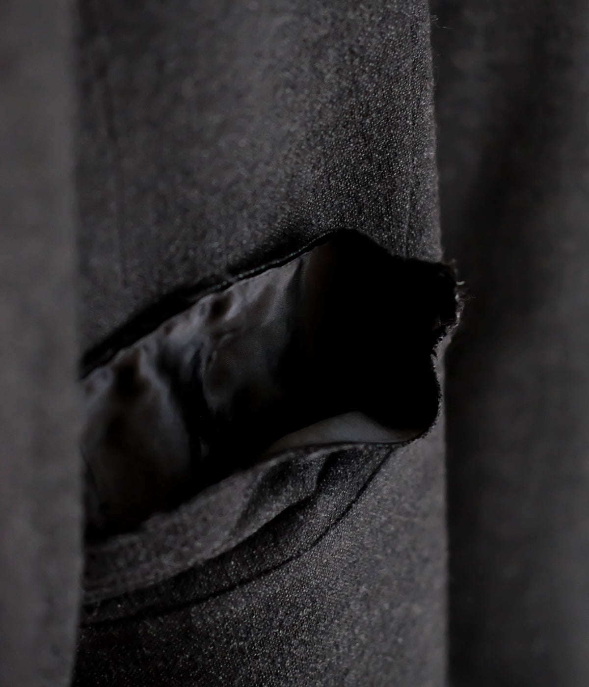 MONAD LONDON "DAVIES OVERCOAT" (BLACK)