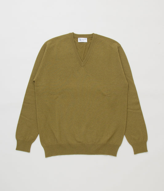 JOHNSTONS "CLASSIC CASHMERE VEE NECK SWEATER" (HIGHLAND)