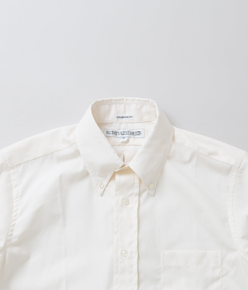 INDIVIDUALIZED SHIRTS "PREMIER POPLIN NEW STANDARD FIT SHORT SLEEVE SHIRT(OFF WHITE)"