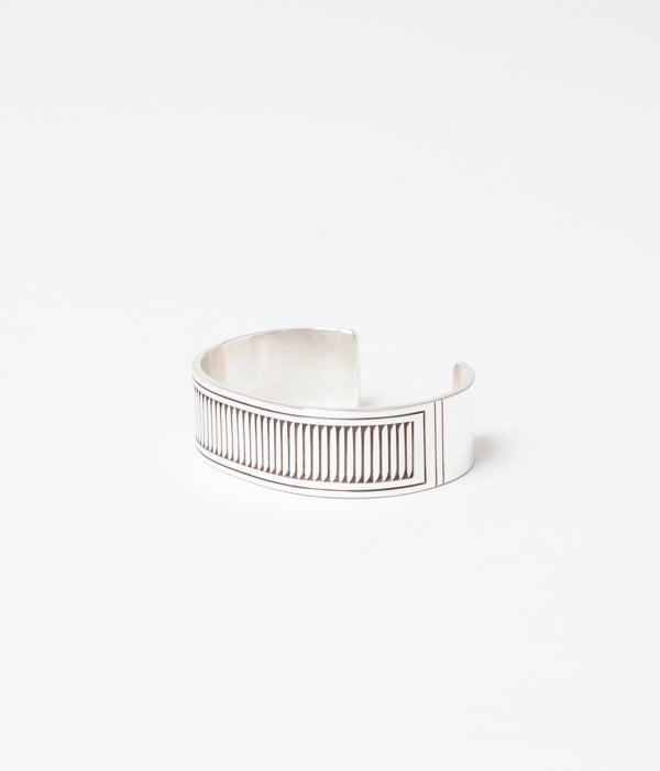 HOWARD NELSON "20MM FILIP FEATHER BANGLE"(STARLING SILVER)