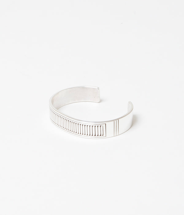 HOWARD NELSON "12MM FILIP FEATHER BANGLE" (STARLING SILVER)