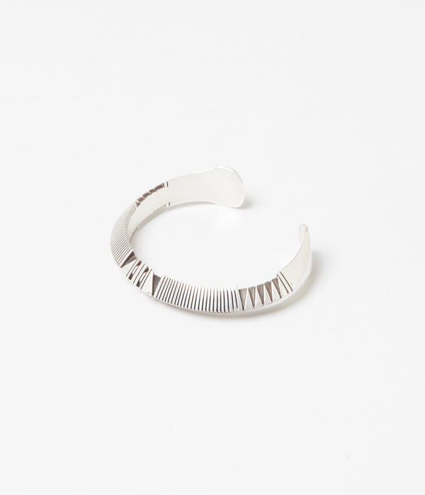 ISAIAH ORTIZ "CUT BANGLE 2"(STARLING SILVER)