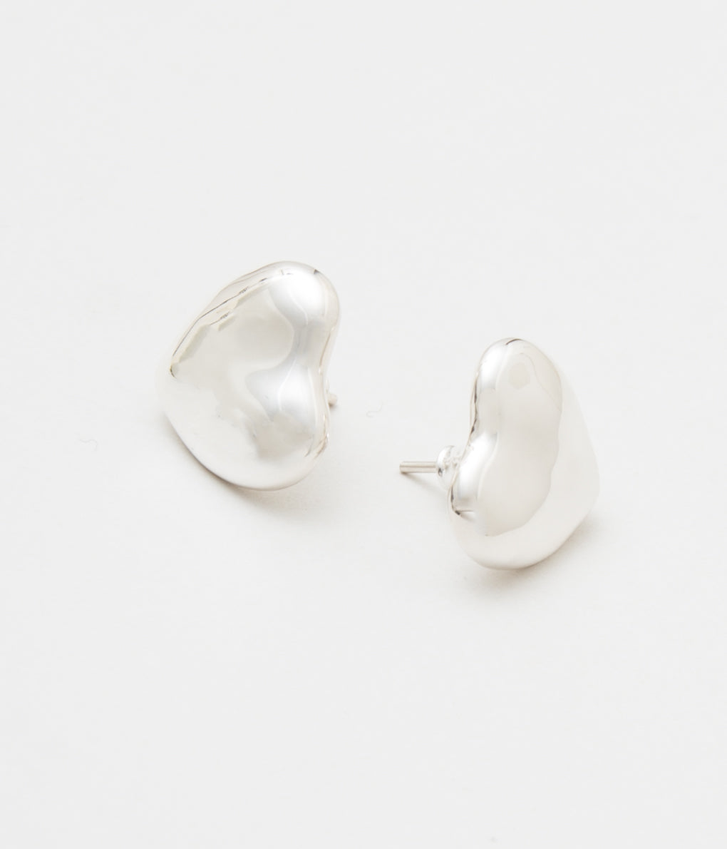 LE CHIC RADICAL "HEART SILVER STUD EARRINGS" (SILVER)